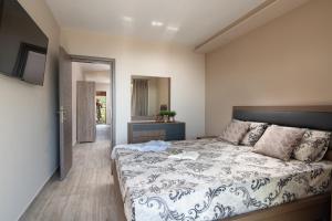 Posteľ alebo postele v izbe v ubytovaní Sunset Studios - Suites with Seaview & Back Side Apartements