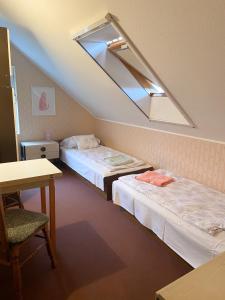 A bed or beds in a room at Piroska Apartment Még 24 kép