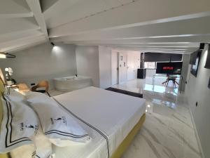Gallery image of ILIA'S Luxury Suites in Xylokastron
