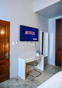 TV a/nebo společenská místnost v ubytování EL Colonial Open Bar Adults Only