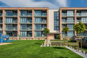Vonkajšia záhrada v ubytovaní Apartamenty Holiday City - Perłowa Przystań