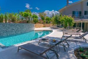 Bazén v ubytování Seashell Luxury Residence - Apartment 1 nebo v jeho okolí