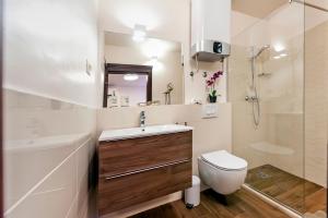 Ένα μπάνιο στο VILLA ANDREJA - Deluxe Apartments +33 φωτογραφίες