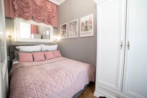 En eller flere senger på et rom på Sopot Haffnera Apartament