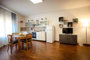 A kitchen or kitchenette at Catania Amuri Home Még 22 kép