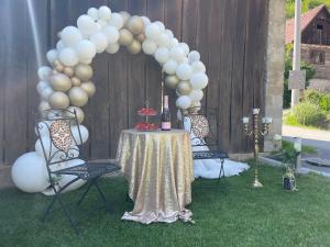 a table with a bunch of balloons and a table with chairs at Stara hiža pod Okićem in Jastrebarsko