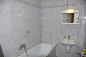 Kúpeľňa v ubytovaní Pilikán Apartments Lenti