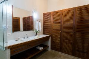 Ett badrum på Guest House Ilha Splendor