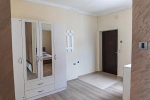 Ein Bett oder Betten in einem Zimmer der Unterkunft Dixy apartman