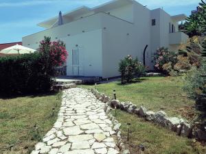 Zdjęcie z galerii obiektu Apartmani Maestral Fabijanić w mieście Pag