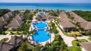 una vista aerea di un resort con piscina di Allegro Cozumel All-Inclusive a Cozumel