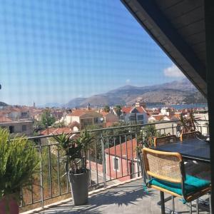 Výhľad na hory alebo výhľad na hory priamo z apartmánového hotela