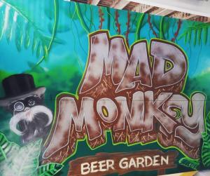 Certifikát, hodnocení, plakát nebo jiný dokument vystavený v ubytování Mad Monkey Central