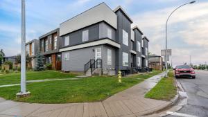 Gallery image of Contemporary 1br Home Full Kitchen Smarttv in Calgary