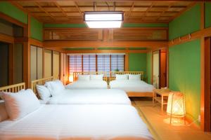 A bed or beds in a room at かわもと別邸３４６６