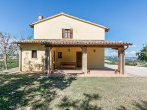 an image of a house with a gazebo at Belvilla by OYO Sant Angiolino in Urbania