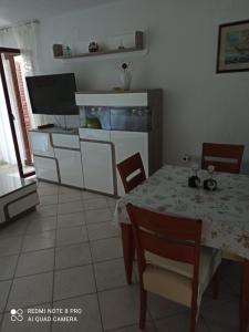 Kuchyňa alebo kuchynka v ubytovaní Apartman Robertino 1966