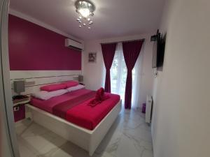 Postel nebo postele na pokoji v ubytování TJ Apartment