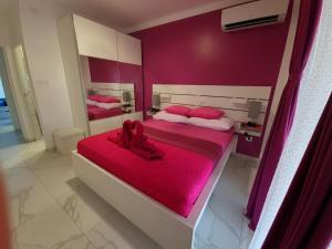 Postel nebo postele na pokoji v ubytování TJ Apartment