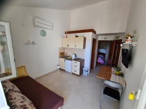 Kuchyň nebo kuchyňský kout v ubytování Apartmani Božana Viganj