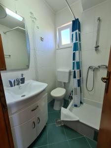Koupelna v ubytování Apartmani Božana Viganj