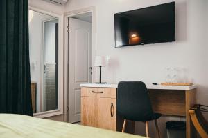 TV a/nebo společenská místnost v ubytování Nest Guesthouse