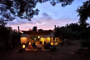 Zahrada ubytování Glamping at a Lovely Tent in Skiaxtro- Marathopoli