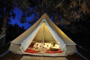 Fotografie z fotogalerie ubytování Glamping at a Lovely Tent in Skiaxtro- Marathopoli v destinaci Marathopolis