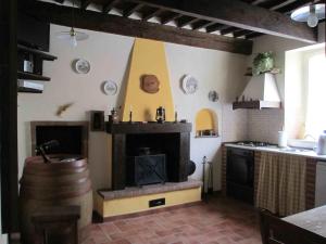 A television and/or entertainment centre at Bed & Breakfast Lucca Fora