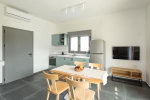 Kuchyň nebo kuchyňský kout v ubytování Yuka Villas Collection