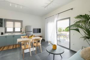 Kuchyň nebo kuchyňský kout v ubytování Yuka Villas Collection
