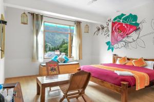 Postelja oz. postelje v sobi nastanitve Sparsh Resort, A Boutique Stay - Just 2kms uphill from Mall Road, near Old Manali