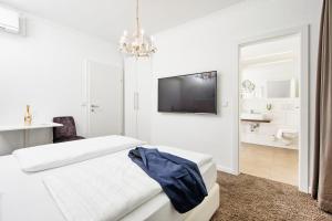 TV a/nebo společenská místnost v ubytování Hotel Velden - 24 Checkin Zimmer im Zentrum