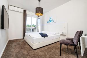 Postel nebo postele na pokoji v ubytování Hotel Velden - 24 Checkin Zimmer im Zentrum
