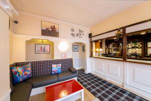 The lounge or bar area at Homeleigh Hotel 