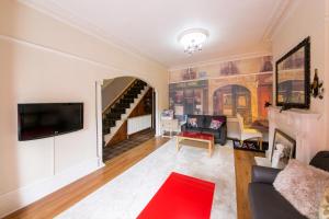 A television and/or entertainment center at Homeleigh Hotel 