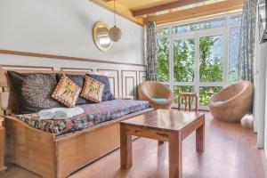 Predel za sedenje v nastanitvi Sparsh Resort, A Boutique Stay - Just 2kms uphill from Mall Road, near Old Manali