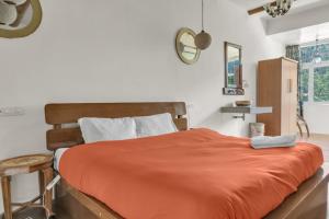 Postelja oz. postelje v sobi nastanitve Sparsh Resort, A Boutique Stay - Just 2kms uphill from Mall Road, near Old Manali