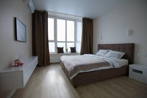 Кровать или кровати в номере VICTORY deluxe 2 room apartment