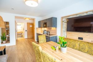 Kuchnia lub aneks kuchenny w obiekcie Apartment Bergsee