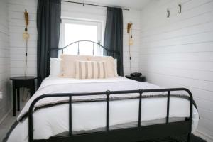 Afbeelding uit fotogalerij van The Paddocks Cabin - Stylish, Cozy & Private in Killarney