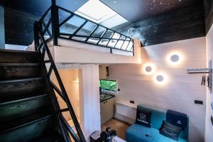 a room with a staircase leading up to a loft at Sterrenkubus in Lattrop