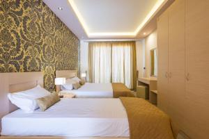 A bed or beds in a room at Zoi Apartments