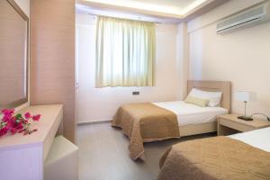A bed or beds in a room at Zoi Apartments