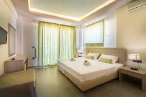 A bed or beds in a room at Zoi Apartments