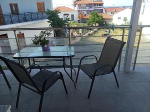 En balkon eller terrasse på Villa Pandora + 18 billeder