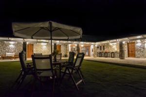 Patio nebo venkovní prostory v ubytování OpenSea Villa Private beach & tennis court