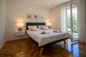 Postel nebo postele na pokoji v ubytování Luxury Garden apartment