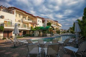 Bazén v ubytování Aristides Hotel nebo v jeho okolí