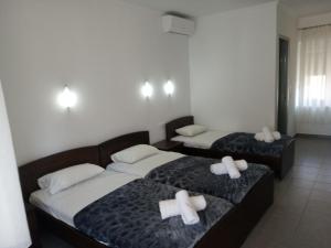 Un pat sau paturi într-o cameră la Villa Pandora